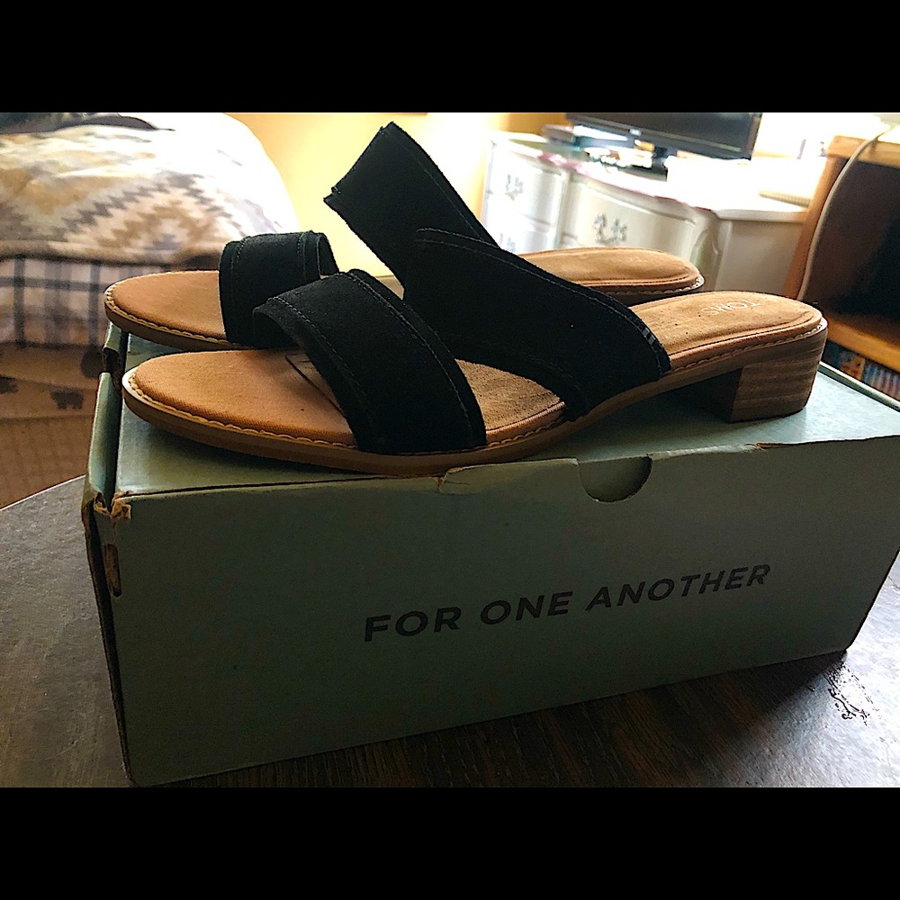 TOMS women’s Mariposa sandal